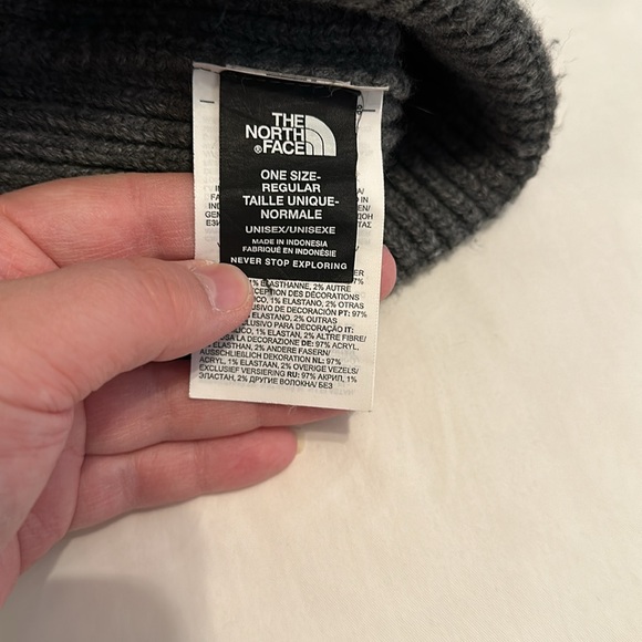 North face beanie - Picture 3 of 3